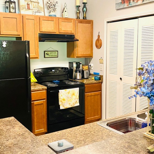 Kitchen well lit kitchen with open countertop